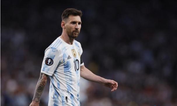 辛纳2比0战胜勒纳·钱 第二次夺得中网男单冠军